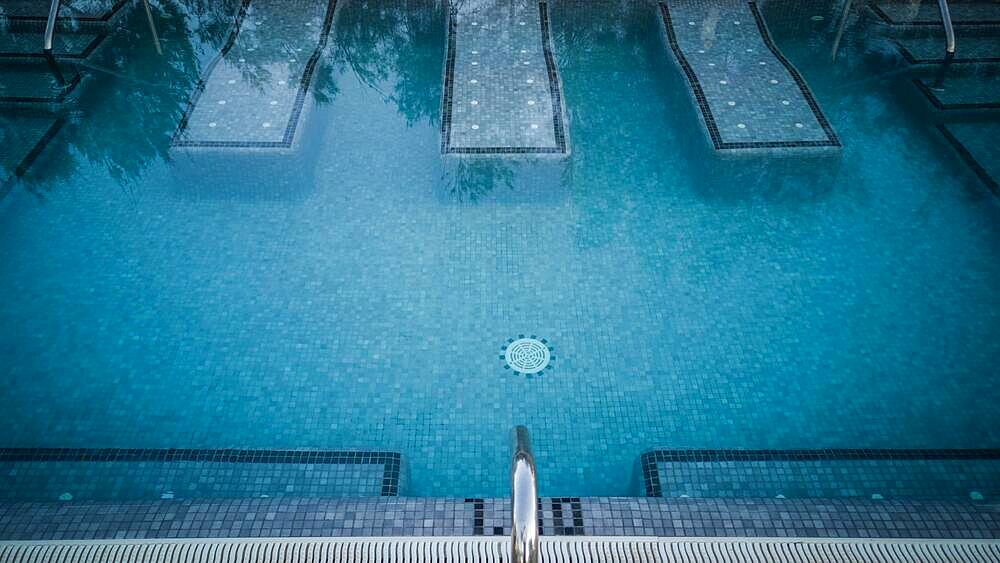 Swimming pool in a hotel with a relaxation zone