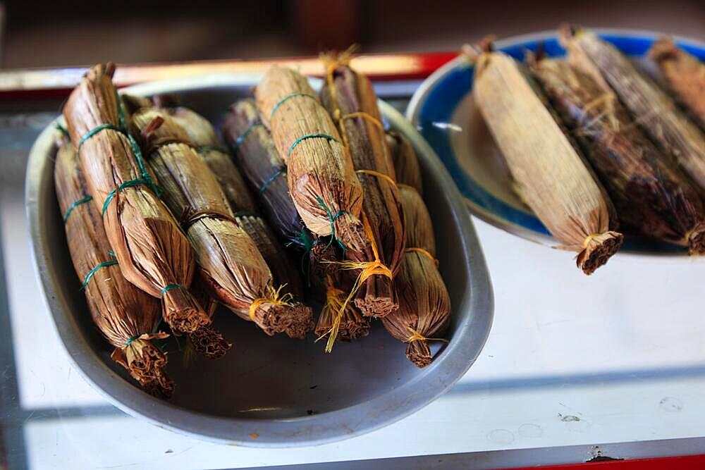 Colombian speciality, banana leaves stuffed with rice, coconut rice, grilled, Colombia, South America