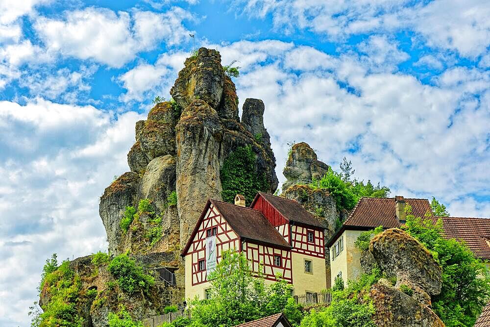 Prominent rock, rock village Tuechersfeld, OT of Pottenstein, Franconian Switzerland, Bavaria, Germany, Europe