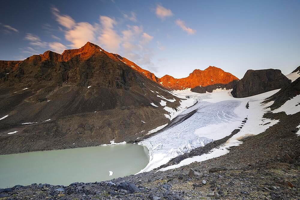 Kaskasavagge valley with Kaskapakte glacier and mountains, Kaskasatjakka mountain, glacial lake with moraine, Kebnekaise massif, Lapland, Sweden, Europe