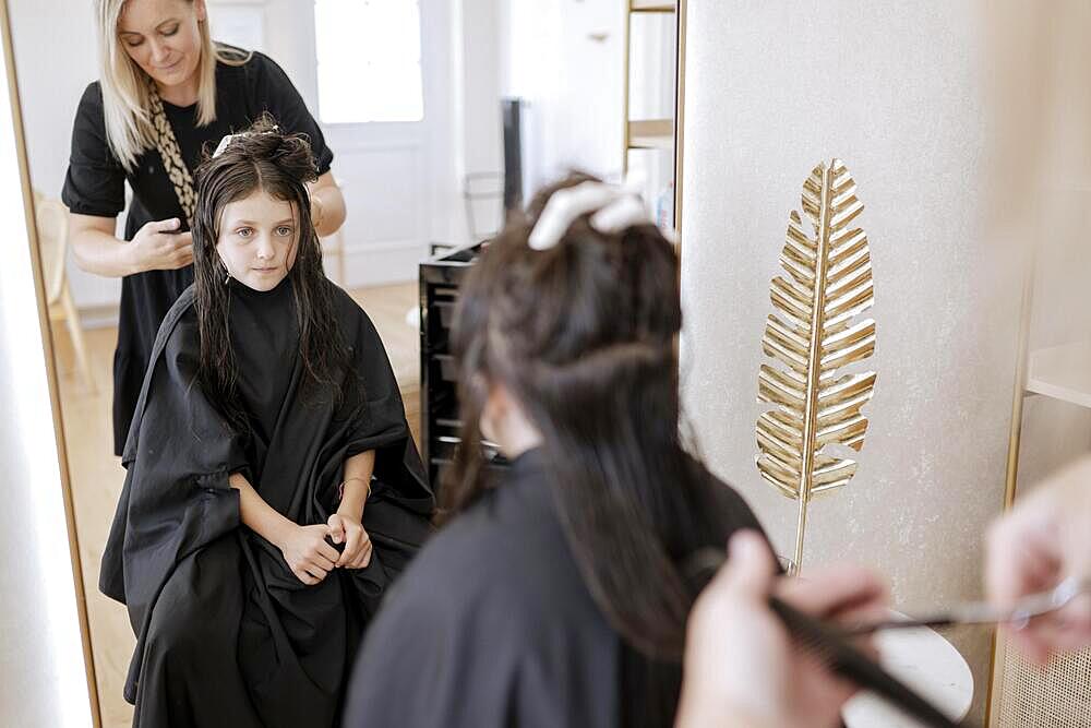 Girl, 9 years, at the hairdresser