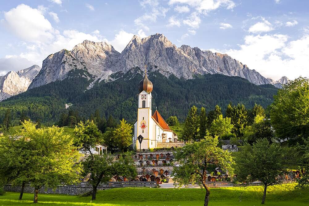 Cemetery and church of St. John the Baptist, mountain peak of the Wetterstein Mountains at the back, Grainau, Bavaria, Germany, Europe