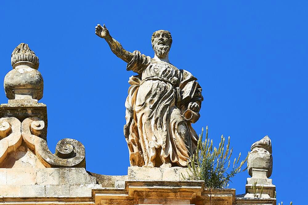 Male baroque figure on roof, Scigli, baroque town, baroque corner, southeast, Sicily, Italy, Europe