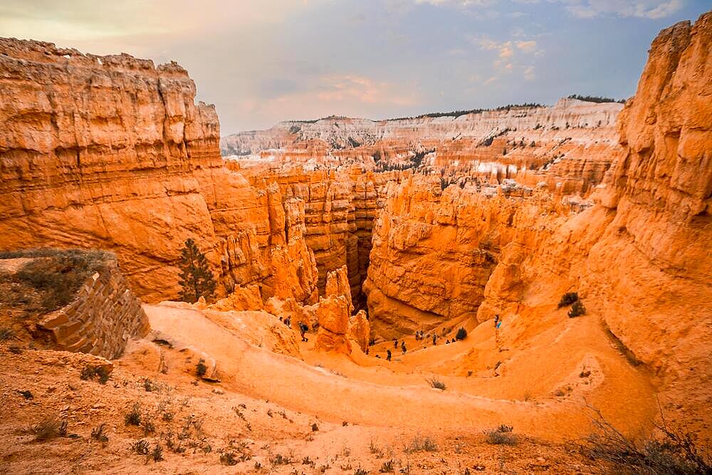 The zigzag climb of the beautiful Navajo Loop Trail in Bryce National Park, Utah. United States