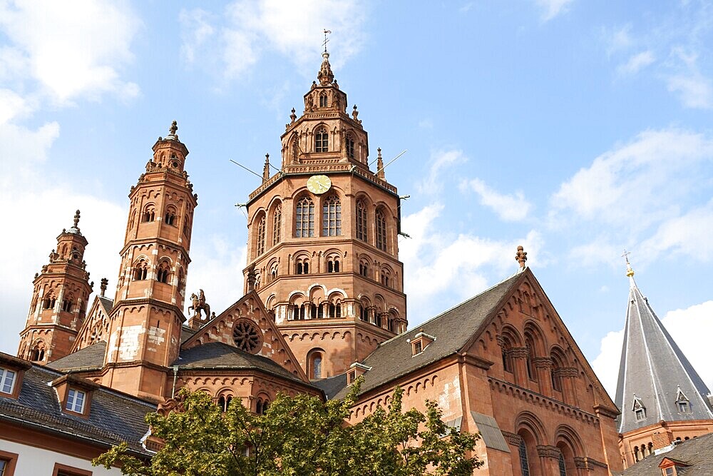 Above the roofs of the houses in the old town of Mainz rises the six towers of St. Martins Cathedral (German: Mainzer Dom) that represents the highest point of Romanesque cathedral architecture in Germany. The Cathedral of Mainz dates from 975 AD but was continually rebuilt and restored, reaching its present form mainly in the 13th and 14th centuries