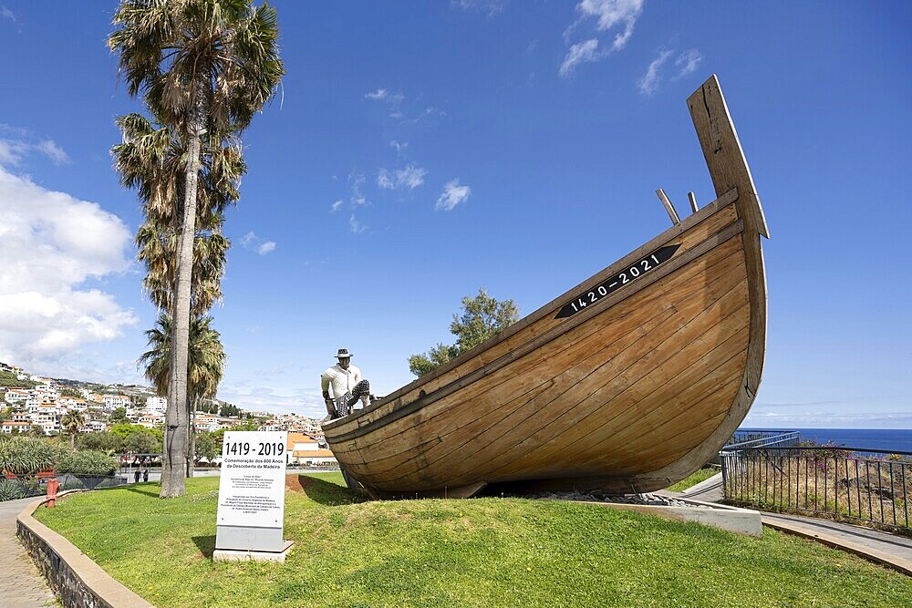 Coroa do Ilhéu boat monument in the Ilhéu garden in Câmara de Lobos, Madeira, Portugal, Europe