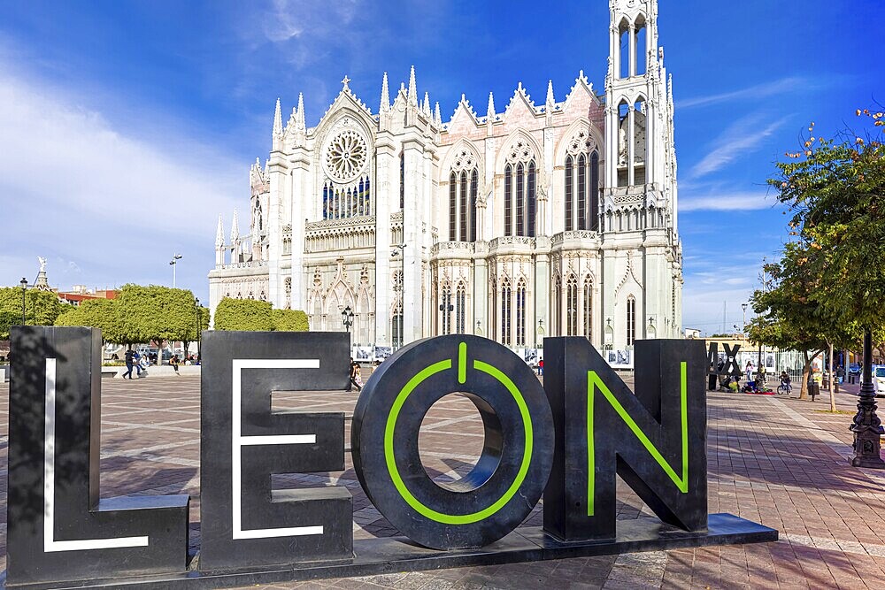 Leon, Guanajuato, Mexico, 20 September, 2021: The Expiatory Temple of Leon Dedicated to the Sacred Heart of Jesus (Templo Expiatorio del Sagrado Corazon de Jesus) in Leon historic city center, Central America