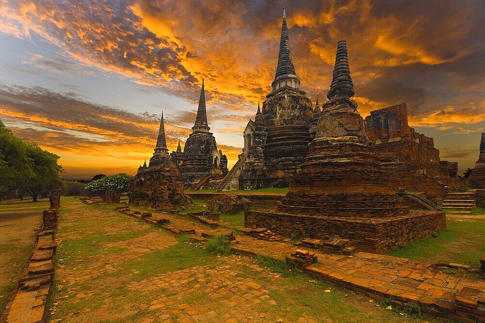 A beautiful sunset behind the Wat Phra Si Sanphet temple at the ancient ruins of the former Thai capitol in Ayutthaya, Thailand, Asia