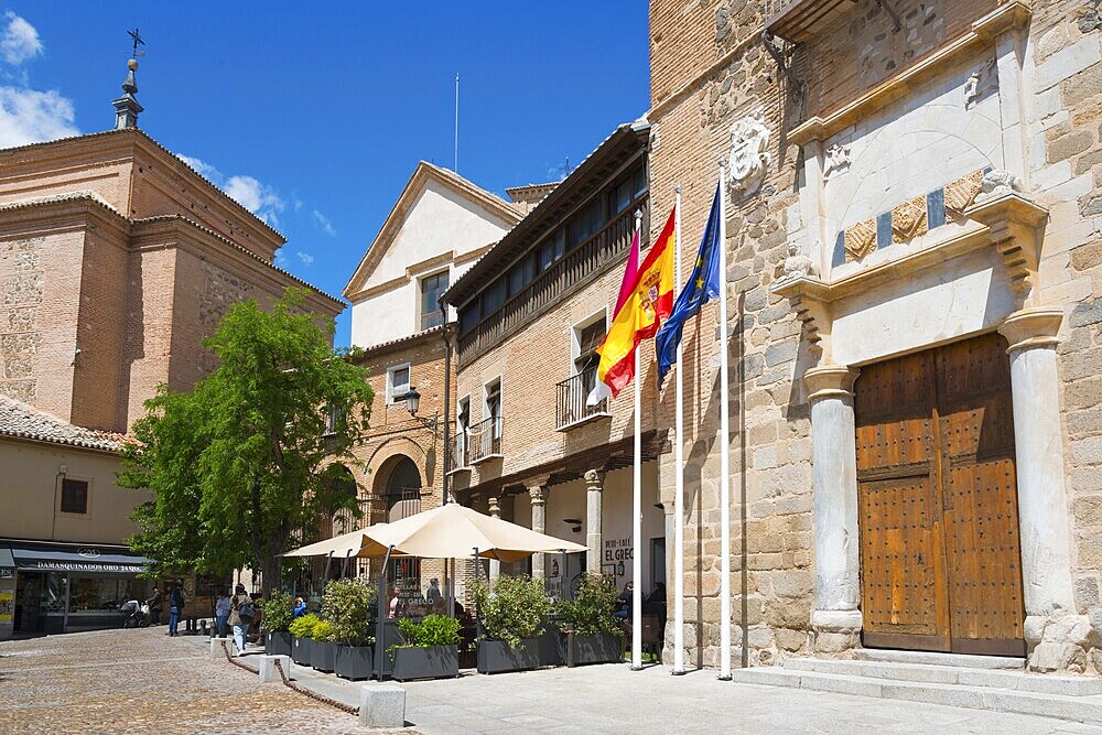 Urban scene with historic buildings, including a church, Spanish and European flags and a cosy terrace under parasols on a sunny day, Plaza del Conde, right Palacio de Fuensalida, Toledo, Castilla-La Mancha, Spain, Europe