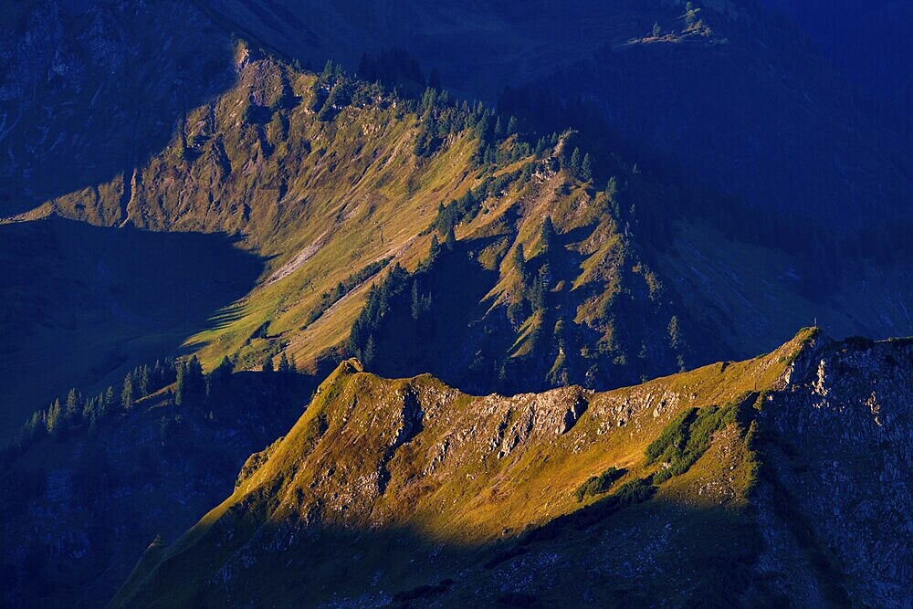 Mountain panorama from the Nebelhorn, 2224m, to the Seeköpfle, 1920m, Allgäu Alps, Allgäu, Bavaria, Germany, Europe