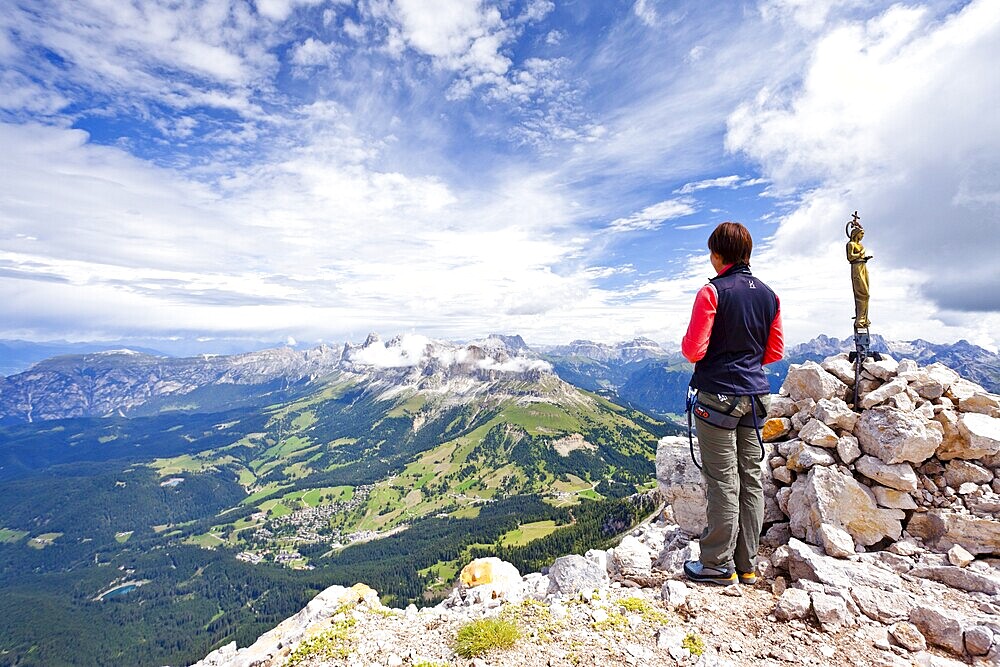 Mountaineers on the Diamantiditurm during the Latemar crossing, fixed rope route, Rosengartengruppe range at back, Dolomites, South Tyrol, Italy, Europe