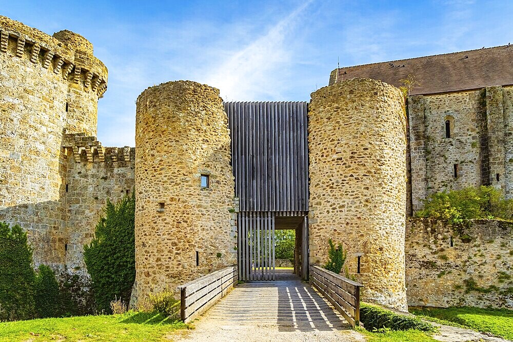 The main entrance to the feudal estates. Watch tower. The Chateau de la Madeleine in Chevreuse is a magnificent example of medieval architecture