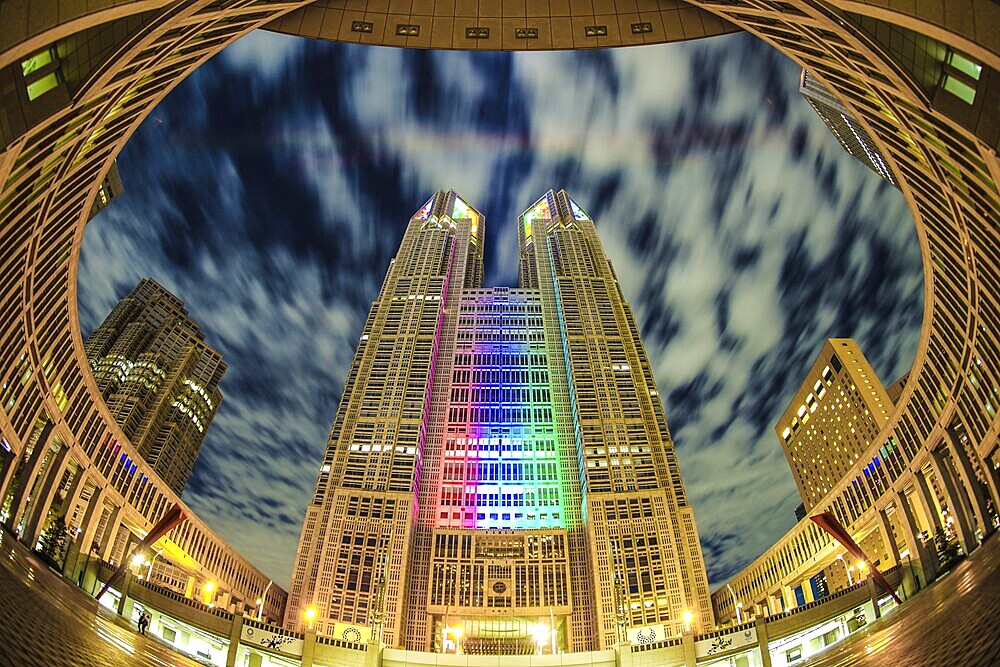 Tokyo Metropolitan Government (Olympic and Paralympic color light up). Shooting Location: Tokyo metropolitan area