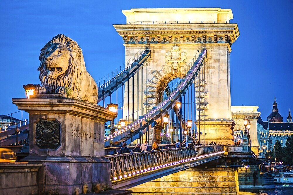 Szechenyi Chain Bridge night view (Budapest, Hungary). Shooting Location: Hungary, Budapest