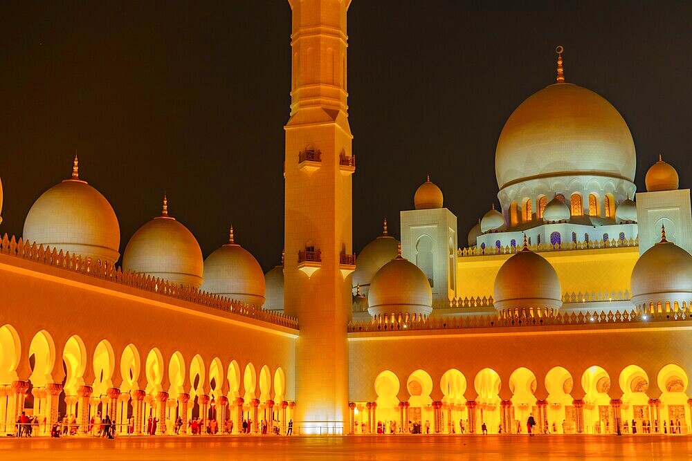 Shakezy Cayd Grand Mosque United Arab Emirates. Shooting Location: Abdabi