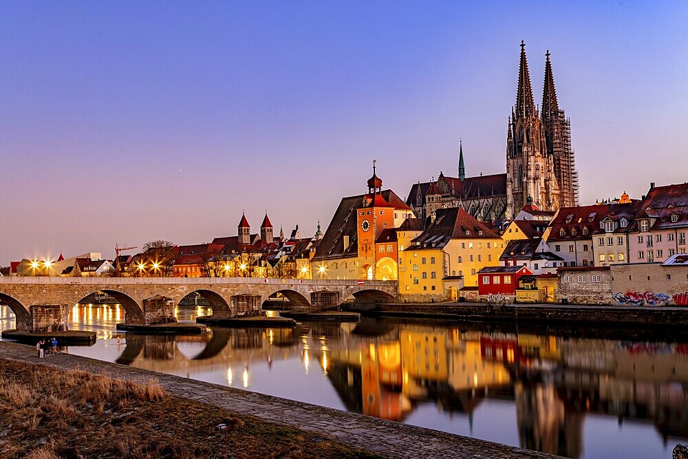 View of Regensburg Cathedral and the stone bridge over the Danube in winter in Regensburg, Bavaria, Germany