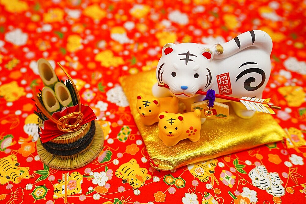 Tiger doll and background background (New Years card material). Shooting Location: Tokyo metropolitan area
