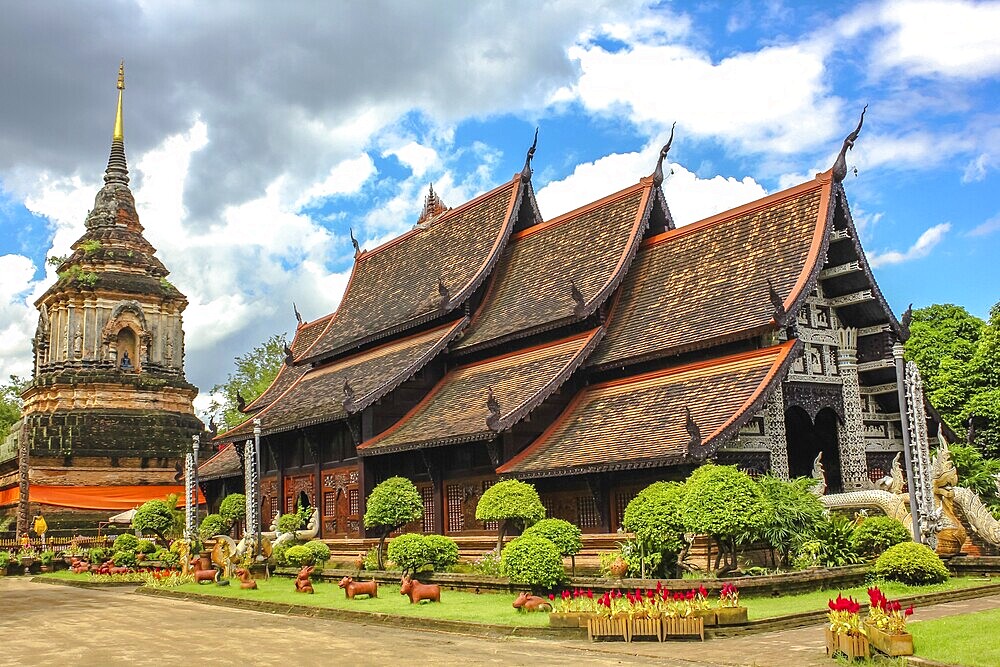 The spectacular Buddhist temple, Wat Lok Molee, in the old city of Chiang Mai, Northern Thailand, Asia