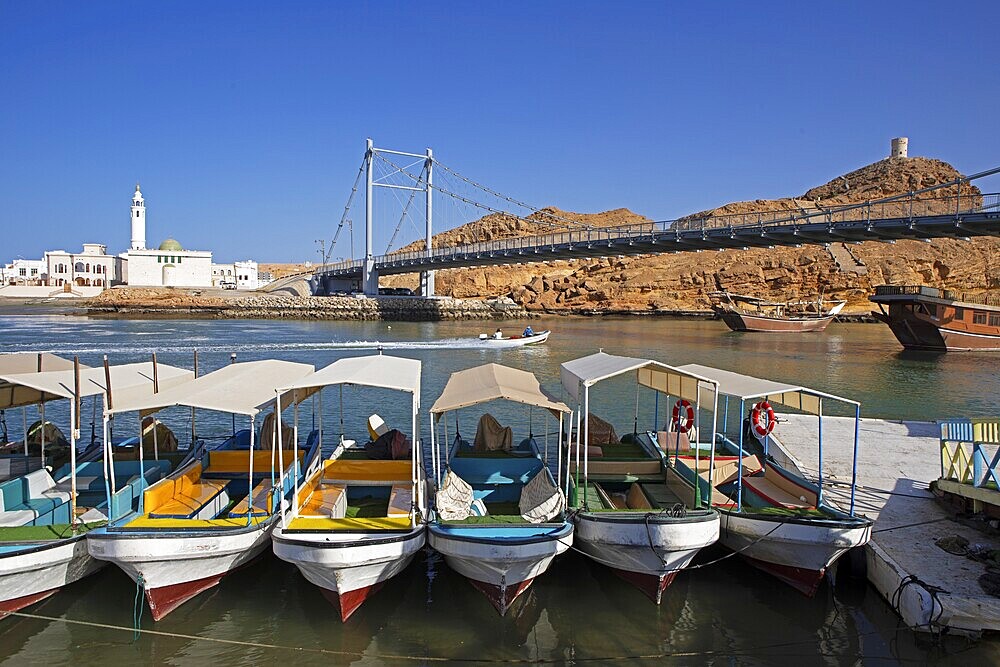 Suspension bridge Al-Ayja on the Gulf of Oman, in front excursion boats, province of Janub ash-Sharqiyya, Oman