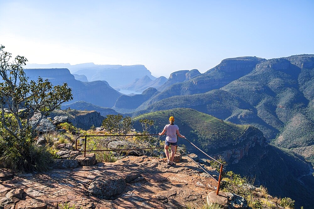 Tourist at the viewpoint, view of the Blyde River gorge, Lowveld Viewpoint, in the evening light, canyon landscape, Blyde River Canyon, Panorama Route, Mpumalanga, South Africa