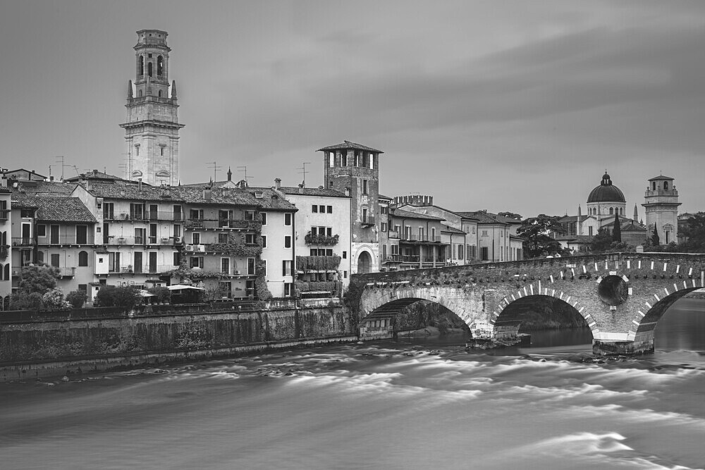 Old town with the Adige, Ponte Pietra, Verona, Adige Valley, Veneto, Italy