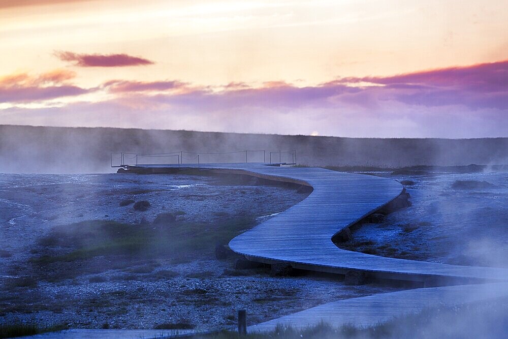 Curved wooden path, sulphur vapour, Hveravellir geothermal area, evening sky, Icelandic highlands, Suðurland, Sudurland, Iceland