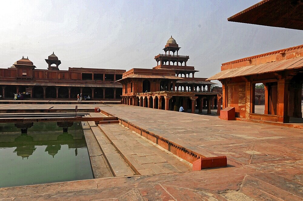 Red Fort, Agra, Uttar Pradesh, India, Asia, Spacious historical complex with pavilions and water basins. Reddish stone dominates the scene, Rajasthan, North India