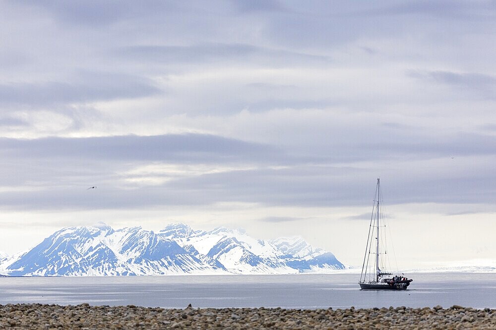 Sailing ship against a mountain backdrop, fjord off Longyearbyen, Spitsbergen, Svalbard