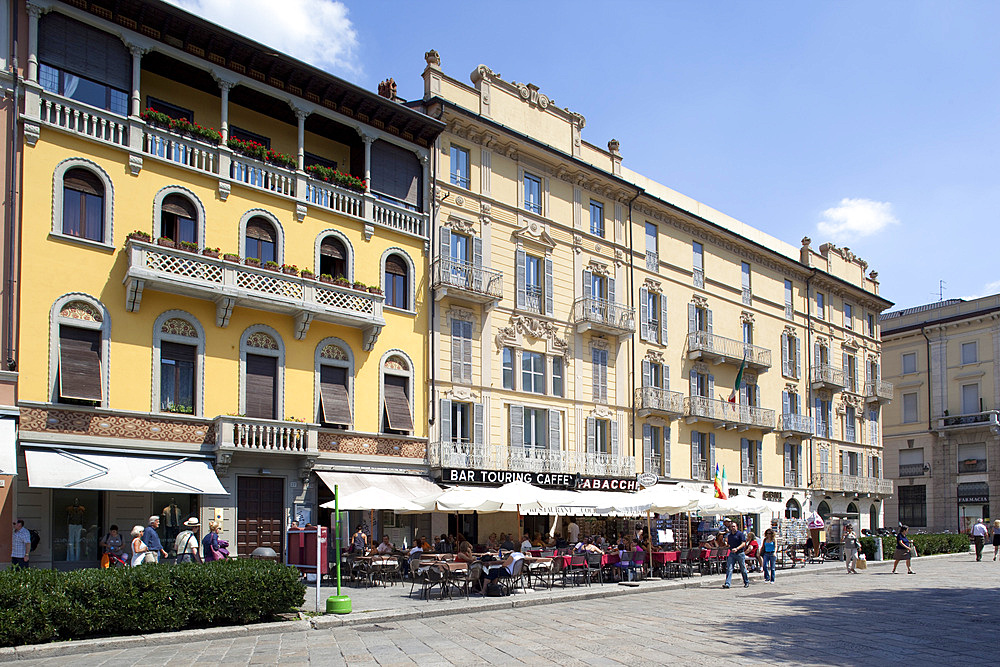 Restaurants and cafes, Piazza del Duomo, Como, Lake Como, Lombardy, Italian Lakes, Italy, Europe