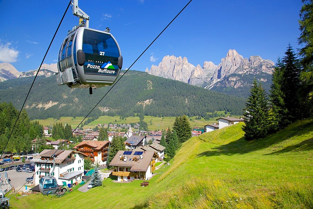 Cable car, Pozza di Fassa, Fassa Valley, Trento Province, Trentino-Alto Adige/South Tyrol, Italian Dolomites, Italy, Europe