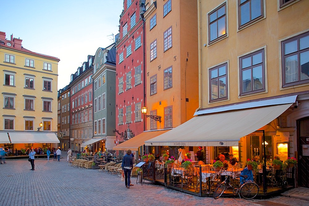 Stortorget Square cafes at dusk, Gamla Stan, Stockholm, Sweden, Scandinavia, Europe