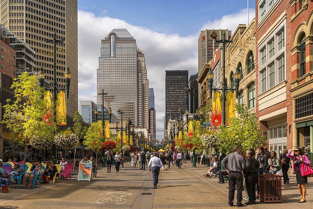 Shoppers on Stephen Avenue Walk, Downtown, Calgary, Alberta, Canada, North America