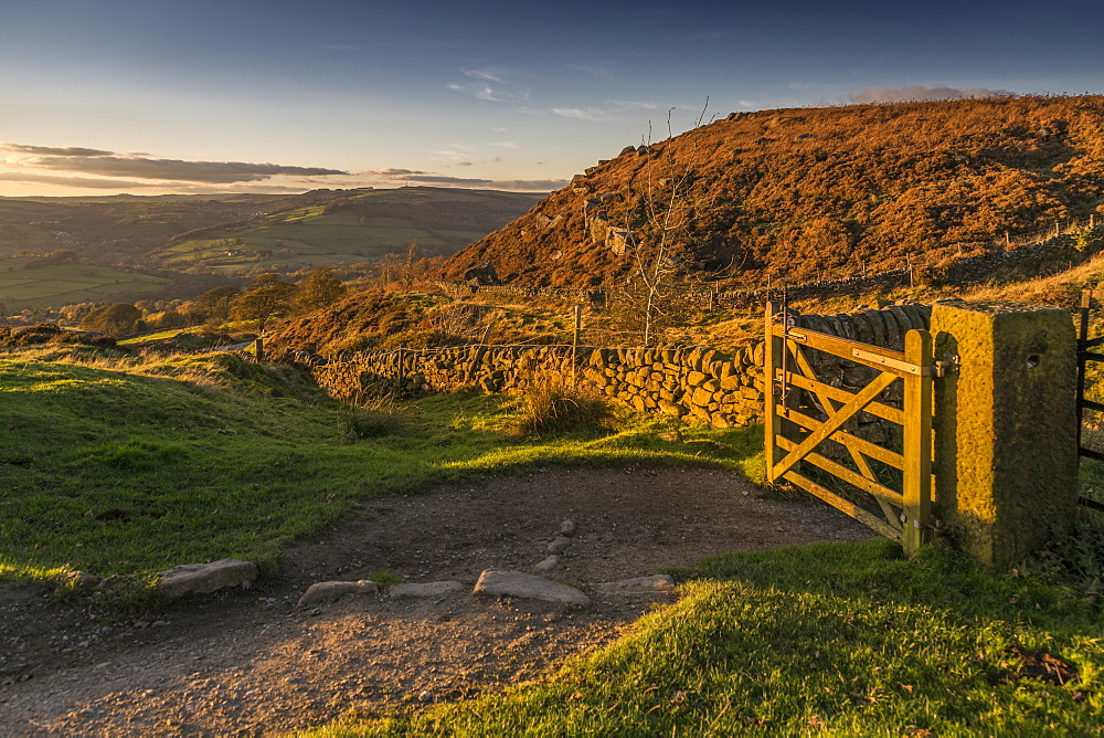 View of Curbar Edge from Baslow Edge, Baslow, Peak District National Park, Derbyshire, England, United Kingdom, Europe