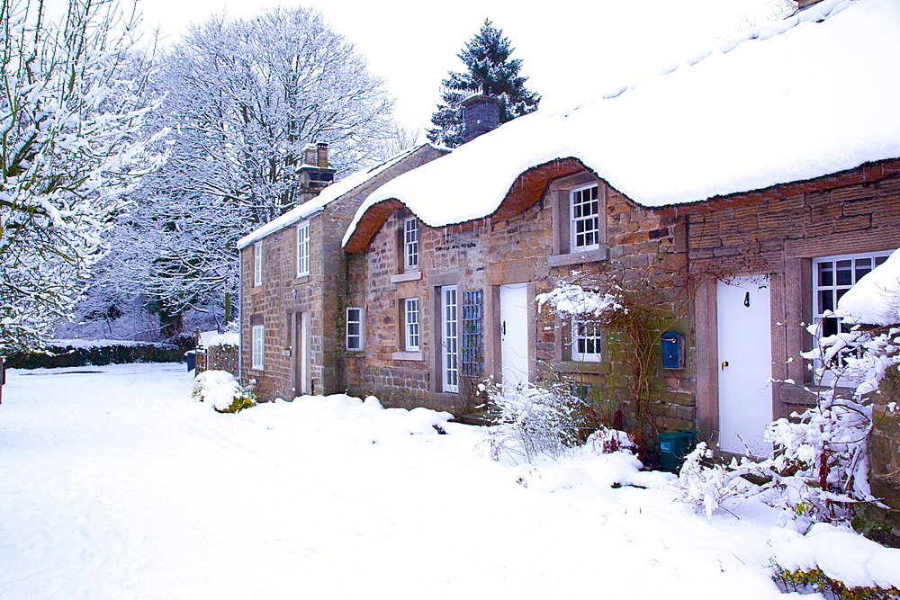 Thatched cottages in the snow, Baslow, Derbyshire Dales, Derbyshire, England, United Kingdom, Europe