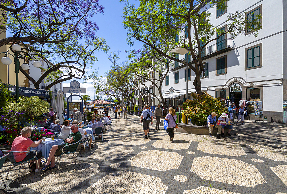 View of Al Fresco restaurants and cafes in town centre, Funchal, Madeira, Portugal, Atlantic, Europe