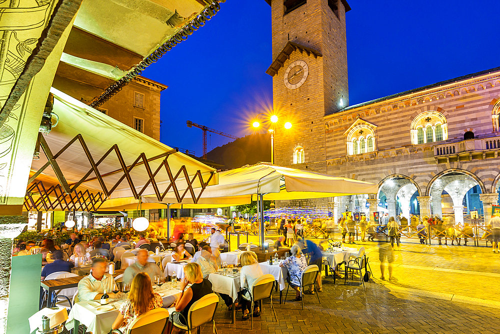 View of Duomo in Piazza del Duomo at dusk, Como, Province of Como, Lake Como, Lombardy, Italy, Europe