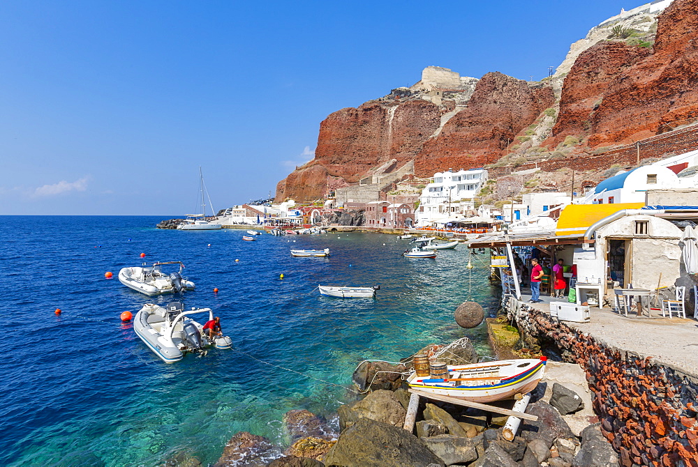 View of little harbour and clifftop Oia village, Santorini, Cyclades, Aegean Islands, Greek Islands, Greece, Europe