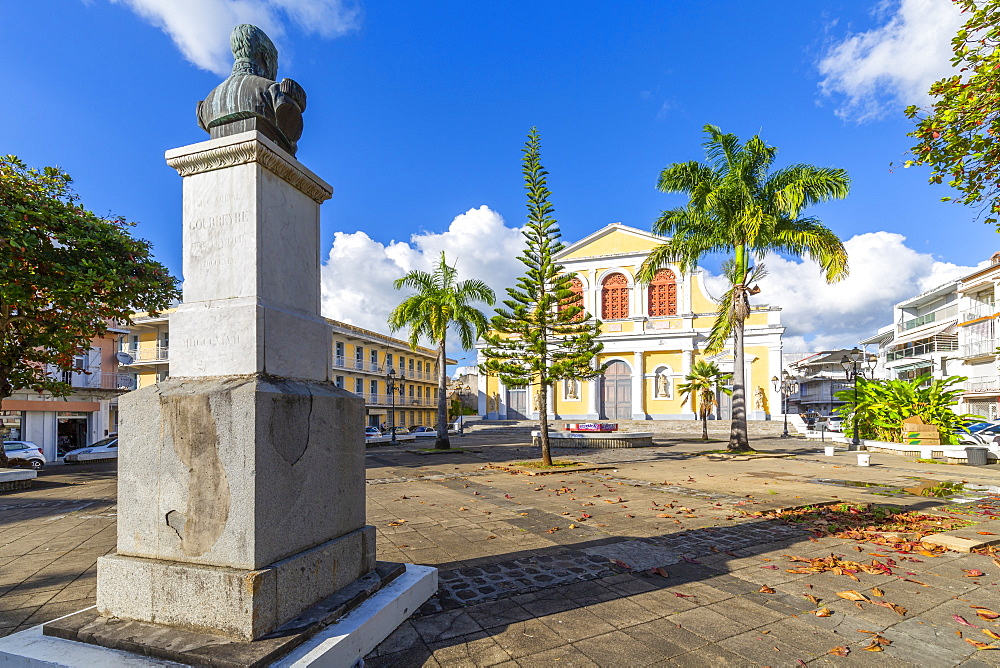 Statue and St. Peter and St. Paul Church, Pointe-a-Pitre, Guadeloupe, French Antilles, West Indies, Caribbean, Central America