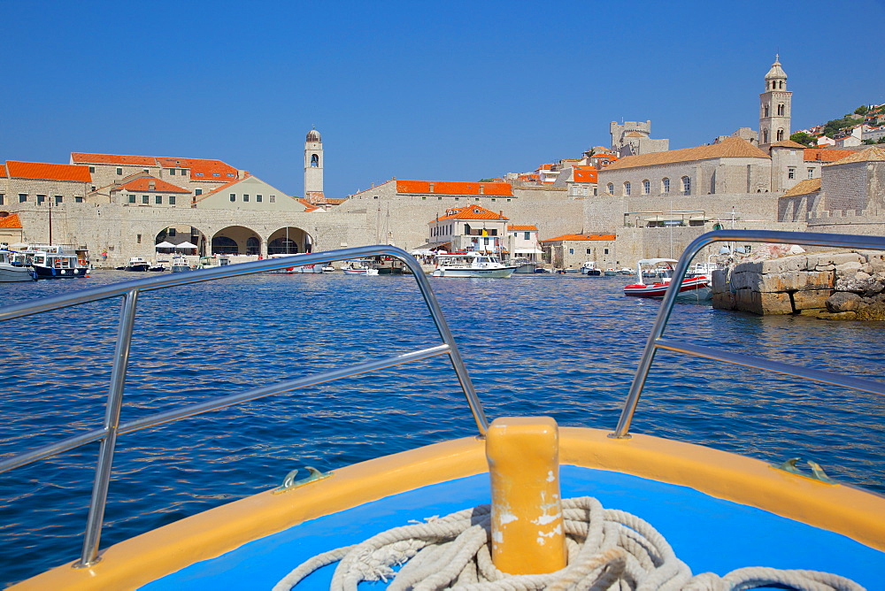 Approaching Old Town, UNESCO World Heritage Site, by boat, Dubrovnik, Dalmatia, Croatia, Europe