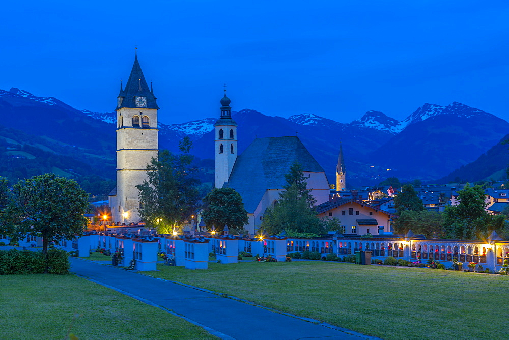 View of Liebfrauenkirche and town and surounding mountains at dusk, Kitzbuhel, Austrian Tyrol, Austria, Europe