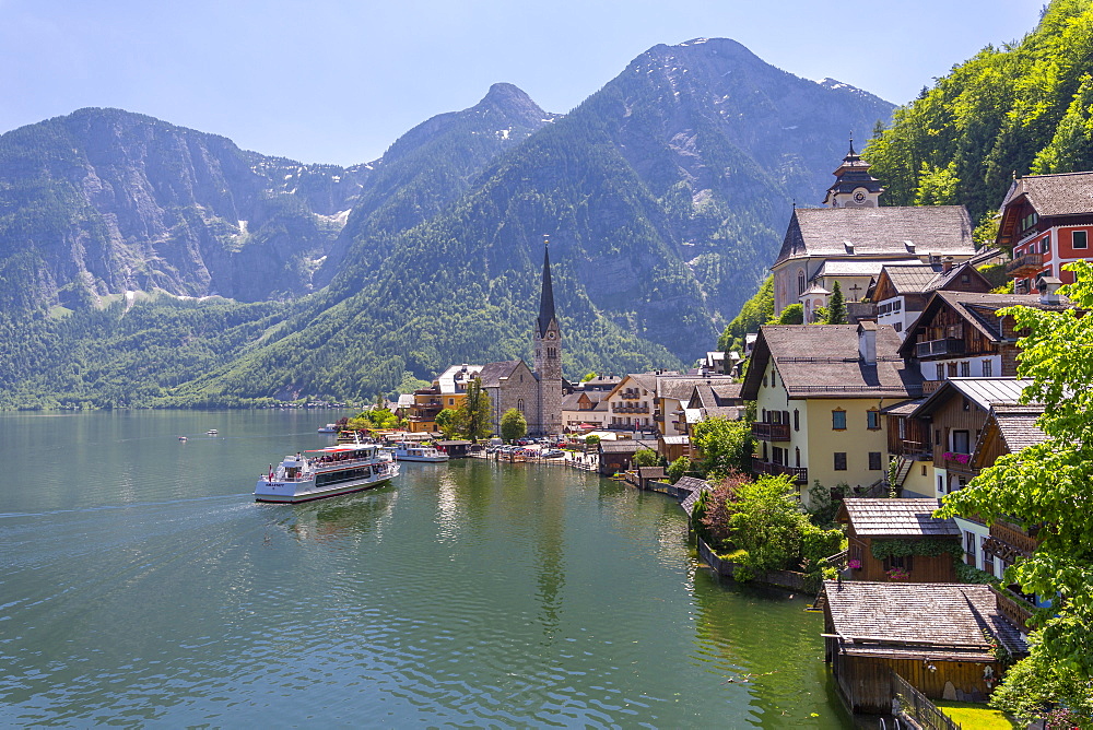 Ferry arriving at Hallstatt village, UNESCO World Heritage Site, Salzkammergut region of the Alps, Salzburg, Austria, Europe