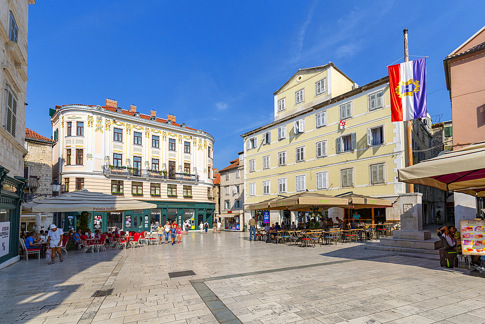 View of bars and cafes in People's Square (Pjaca), Split, Dalmatian Coast, Croatia, Europe