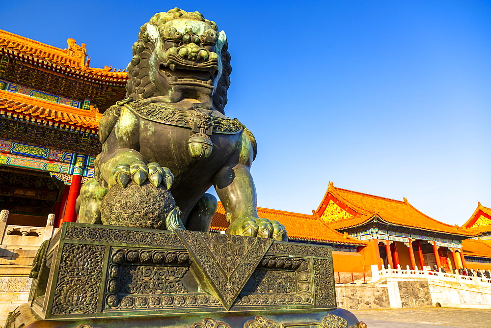 Dragon sculpture in the Forbidden City at sunset, UNESCO World Heritage Site, Xicheng, Beijing, People's Republic of China, Asia