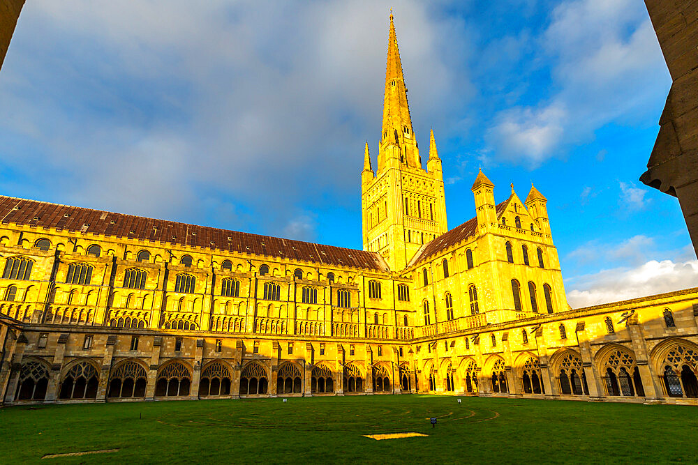 Norwich Cathedral from the cloister, Norwich, Norfolk, East Anglia, England, United Kingdom, Europe