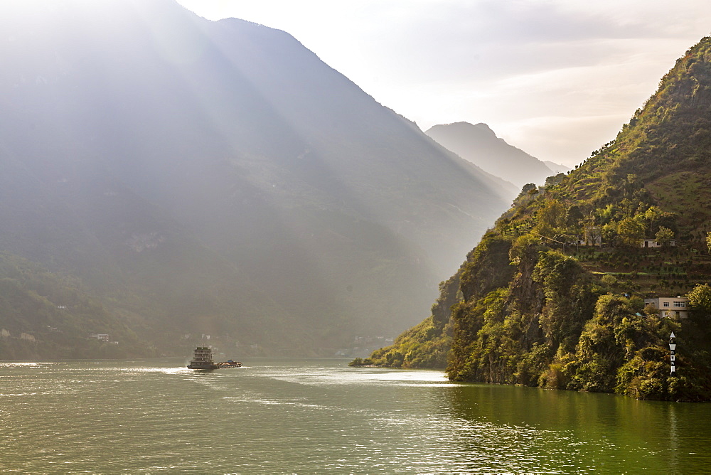 View of the Three Gorges from cruise boat on the Yangtze River, People's Republic of China, Asia