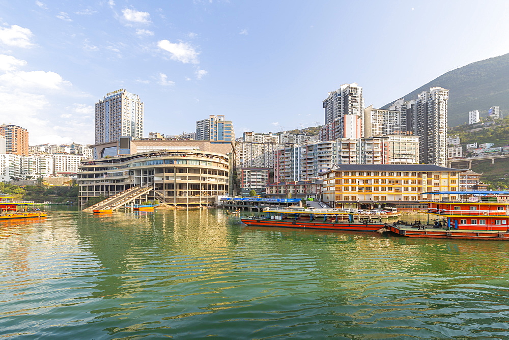 View of Enshi City on the Yangtze River, Badong County, People's Republic of China, Asia