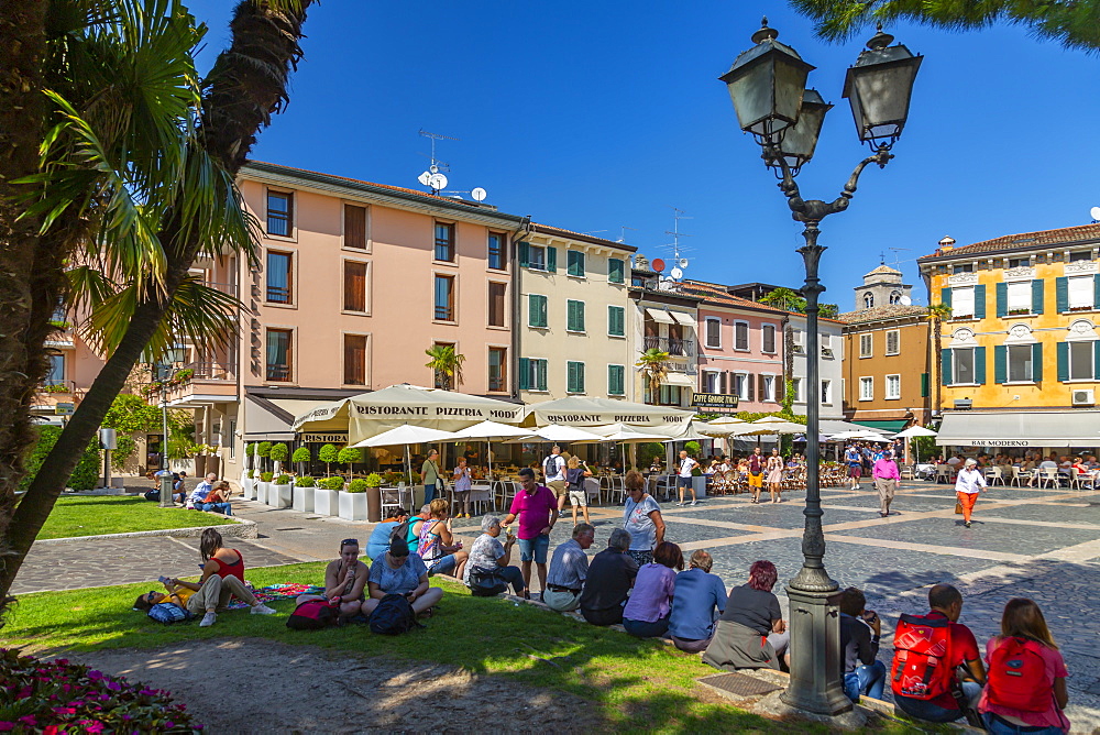 View of Piazza Giosue Carducci on a sunny day, Sirmione, Lake Garda, Brescia, Lombardy, Italian Lakes, Italy, Europe