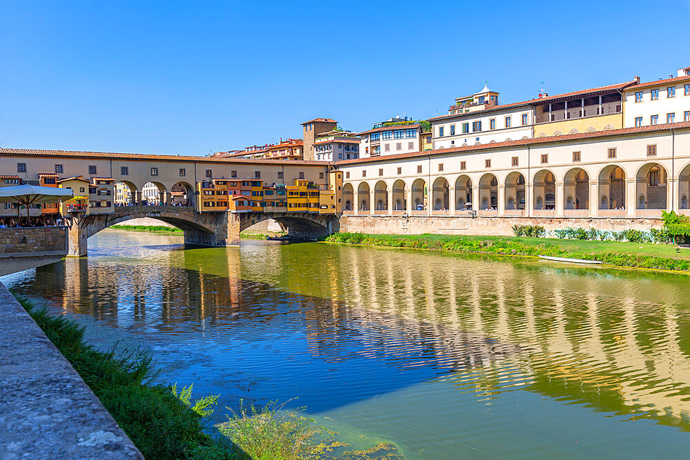 View of River Arno and Ponte Vecchio, Florence, UNESCO World Heritage Site, Tuscany, Italy, Europe