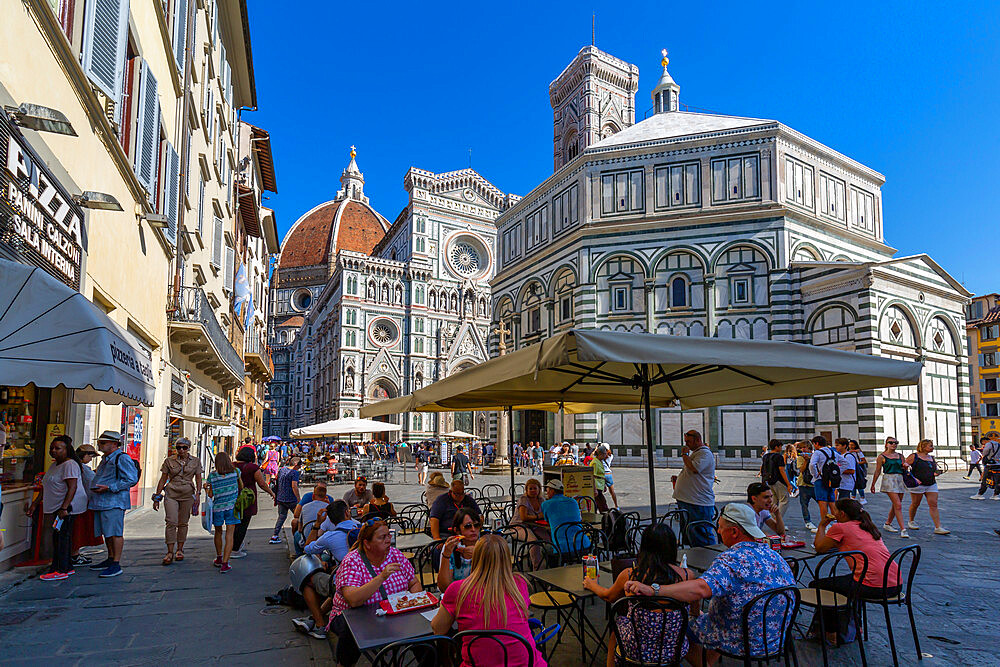 View of cafe and the Baptistery and Campanile di Giotto, Piazza del Duomo, Florence (Firenze), UNESCO World Heritage Site, Tuscany, Italy, Europe