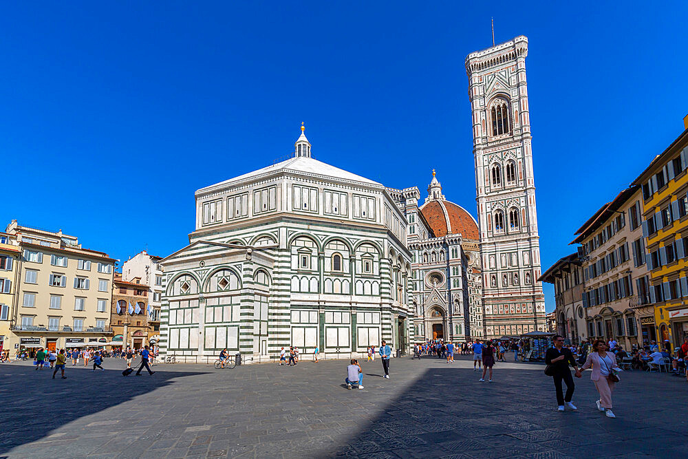 View of the Baptistery and Campanile di Giotto, Piazza del Duomo, Florence (Firenze), UNESCO World Heritage Site, Tuscany, Italy, Europe